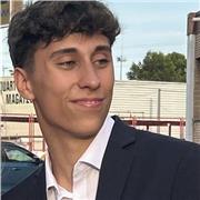 Profesor particular, estudiante de Derecho con Matrícula de Honor, con experiencia de 2 años con niños con necesidades especiales